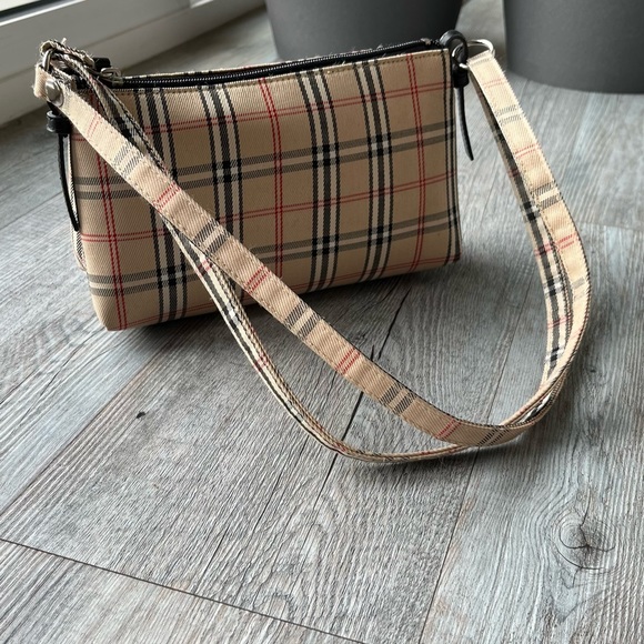 Burberry design knockoff small purse. New condition w/o tags. - Picture 3 of 10